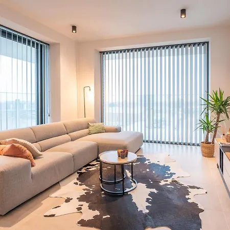 Apartment New With Stunning Views, Pool And Fitness