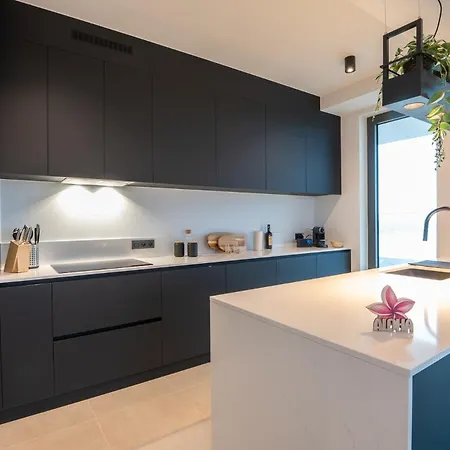 New With Stunning Views, Pool And Fitness Apartment *