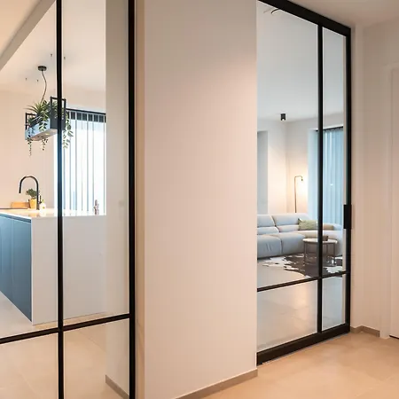 New With Stunning Views, Pool And Fitness *