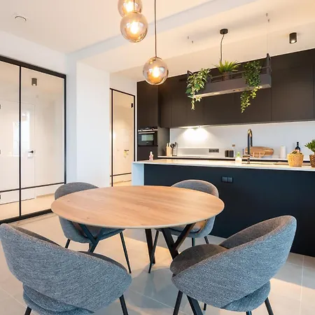 New With Stunning Views, Pool And Fitness Apartment *