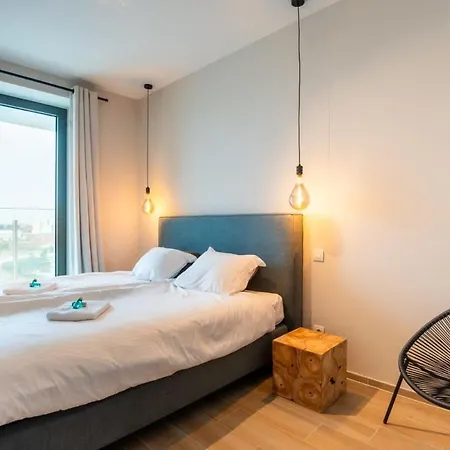 New With Stunning Views, Pool And Fitness *