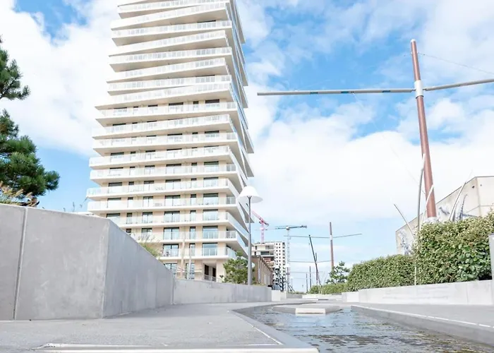 New With Stunning Views, Pool And Fitness *