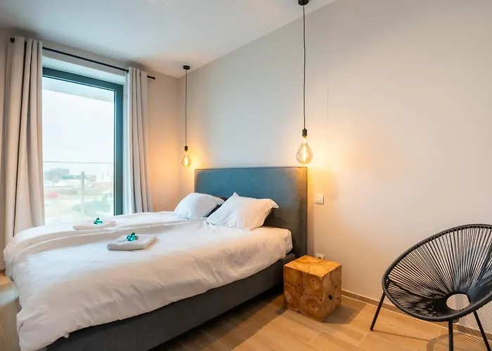 New With Stunning Views, Pool And Fitness *